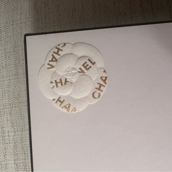 New Chanel Empty Holiday Gift Box with Camilla Flower - Picture 2 of 3